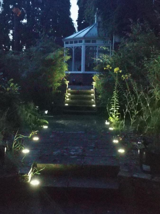 Peaceful Retreat Hideaway Surrey Διαμέρισμα Esher Εξωτερικό φωτογραφία