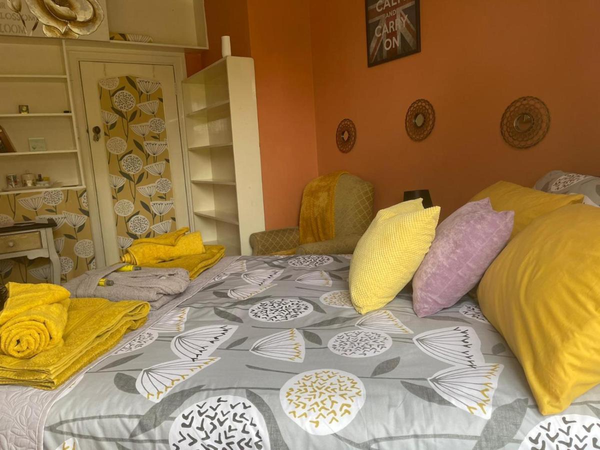 Peaceful Retreat Hideaway Surrey Διαμέρισμα Esher Εξωτερικό φωτογραφία